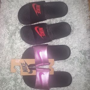 2pair of Nike woman slides 👍🏼